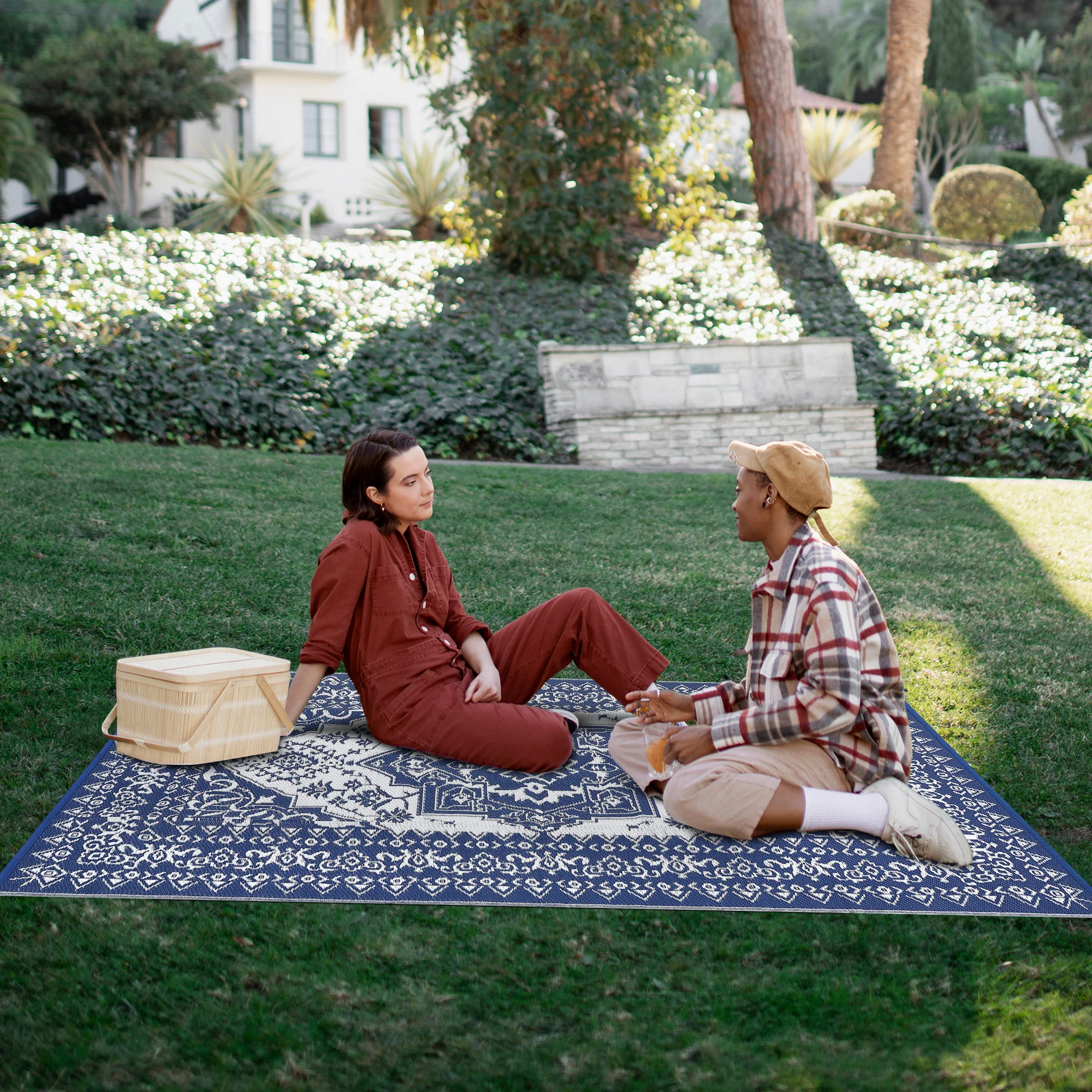 Garvee Outdoor Navy Blue & White 8x10 Plastic Straw Rug, Waterproof Stain Resistant Reversible Carpet for Camping, Backyard, RV, Patio - Image 12